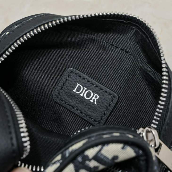 Picture of Dior Mens Bags _SKUfw239217359fw
